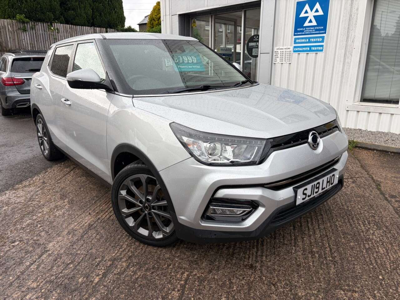 A 2019 SSANGYONG TIVOLI 1.6 e-XGi Ultimate SUV 5dr Petrol Manual Euro 6 (s/s) (128 ps) A 2019 SSANGYONG TIVOLI 1.6 e-XGi Ultimate SUV 5dr Petrol Manual Euro 6 (s/s) (128 ps)