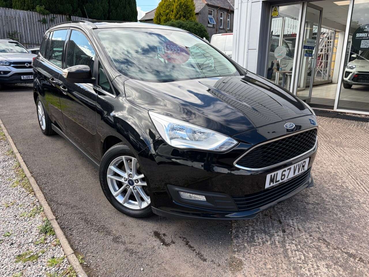 A 2017 FORD GRAND C-MAX 1.0T EcoBoost Zetec MPV 5dr Petrol Manual Euro 6 (s/s) (Nav) (100 ps) 7 Sea A 2017 FORD GRAND C-MAX 1.0T EcoBoost Zetec MPV 5dr Petrol Manual Euro 6 (s/s) (Nav) (100 ps) 7 Sea