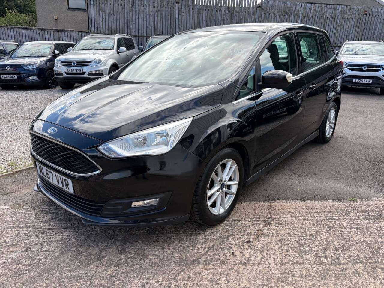 A 2017 FORD GRAND C-MAX 1.0T EcoBoost Zetec MPV 5dr Petrol Manual Euro 6 (s/s) (Nav) (100 ps) 7 Sea A 2017 FORD GRAND C-MAX 1.0T EcoBoost Zetec MPV 5dr Petrol Manual Euro 6 (s/s) (Nav) (100 ps) 7 Sea