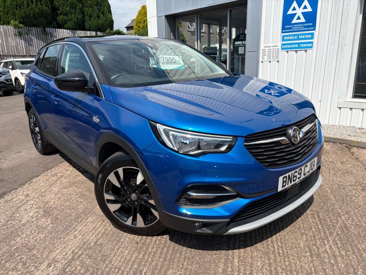 A 2019 VAUXHALL GRANDLAND X 1.2 Turbo GPF Sport Nav SUV 5dr Petrol Manual Euro 6 (s/s) (130 ps) A 2019 VAUXHALL GRANDLAND X 1.2 Turbo GPF Sport Nav SUV 5dr Petrol Manual Euro 6 (s/s) (130 ps)