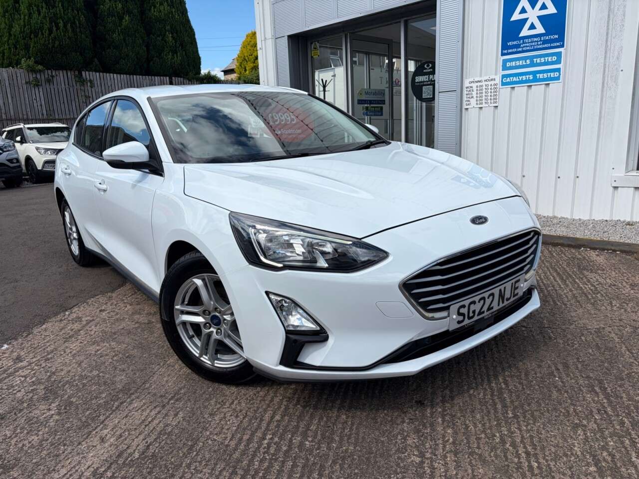 A 2022 FORD FOCUS 1.0T EcoBoost Zetec Edition Hatchback 5dr Petrol Manual Euro 6 (s/s) (125 p A 2022 FORD FOCUS 1.0T EcoBoost Zetec Edition Hatchback 5dr Petrol Manual Euro 6 (s/s) (125 p