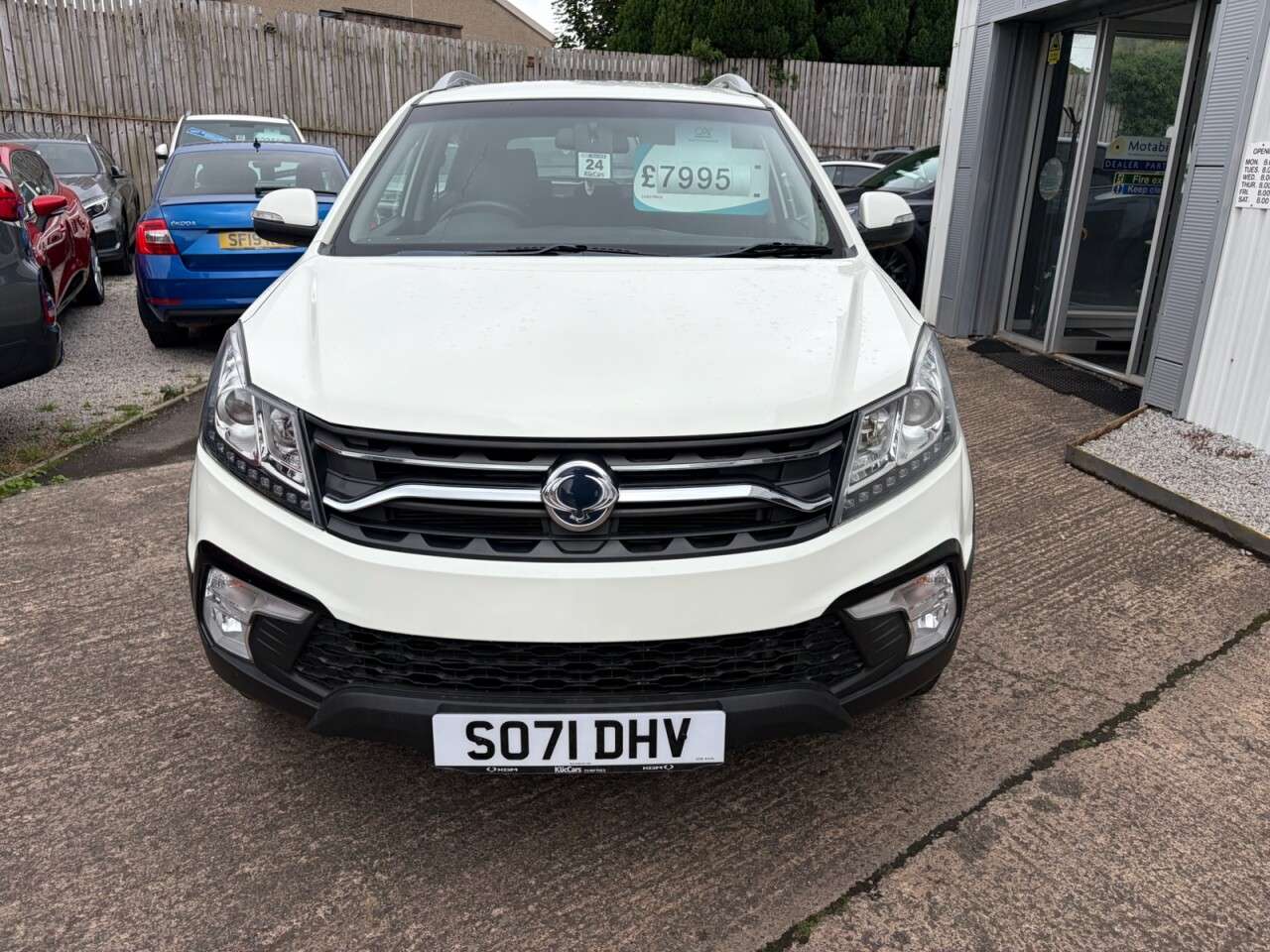 A 2021 SSANGYONG KORANDO 2.2D SE SUV 5dr Diesel Manual Euro 6 (178 ps) A 2021 SSANGYONG KORANDO 2.2D SE SUV 5dr Diesel Manual Euro 6 (178 ps)