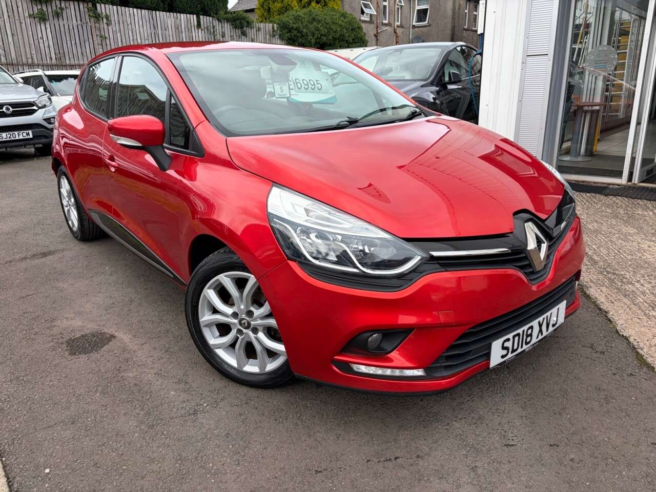 A 2018 RENAULT CLIO 1.2 16V Dynamique Nav Hatchback 5dr Petrol Manual Euro 6 (75 ps) A 2018 RENAULT CLIO 1.2 16V Dynamique Nav Hatchback 5dr Petrol Manual Euro 6 (75 ps)