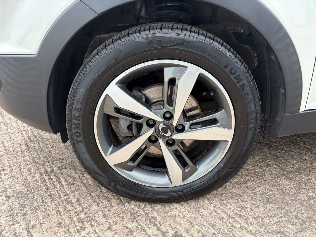A 2019 SSANGYONG KORANDO 2.2D Ultimate SUV 5dr Diesel Auto 4WD Euro 6 (178 ps) A 2019 SSANGYONG KORANDO 2.2D Ultimate SUV 5dr Diesel Auto 4WD Euro 6 (178 ps)