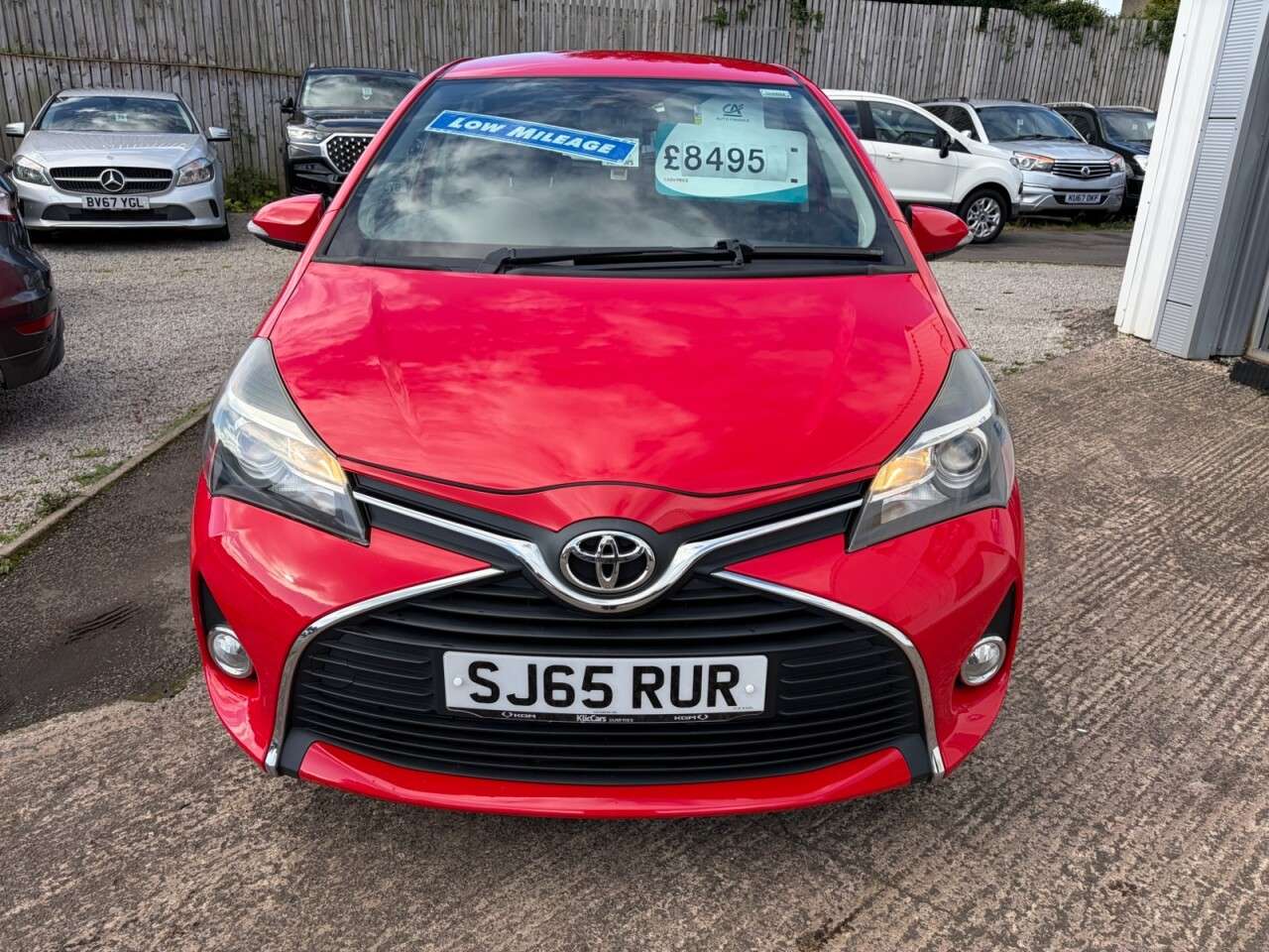 A 2015 TOYOTA YARIS 1.33 Dual VVT-i Icon Hatchback 5dr Petrol Manual Euro 5 Euro 5 (99 ps) A 2015 TOYOTA YARIS 1.33 Dual VVT-i Icon Hatchback 5dr Petrol Manual Euro 5 Euro 5 (99 ps)