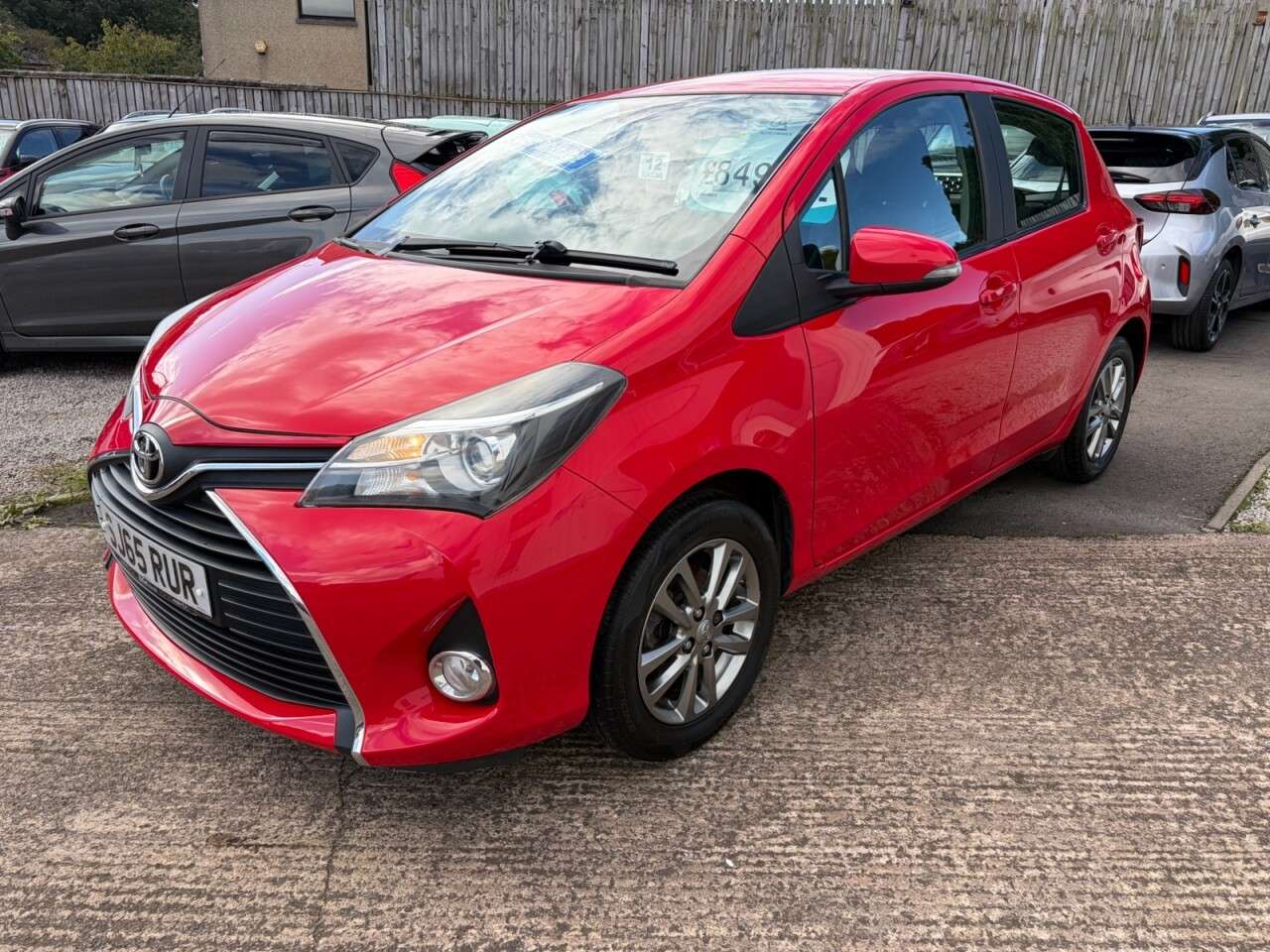 A 2015 TOYOTA YARIS 1.33 Dual VVT-i Icon Hatchback 5dr Petrol Manual Euro 5 Euro 5 (99 ps) A 2015 TOYOTA YARIS 1.33 Dual VVT-i Icon Hatchback 5dr Petrol Manual Euro 5 Euro 5 (99 ps)