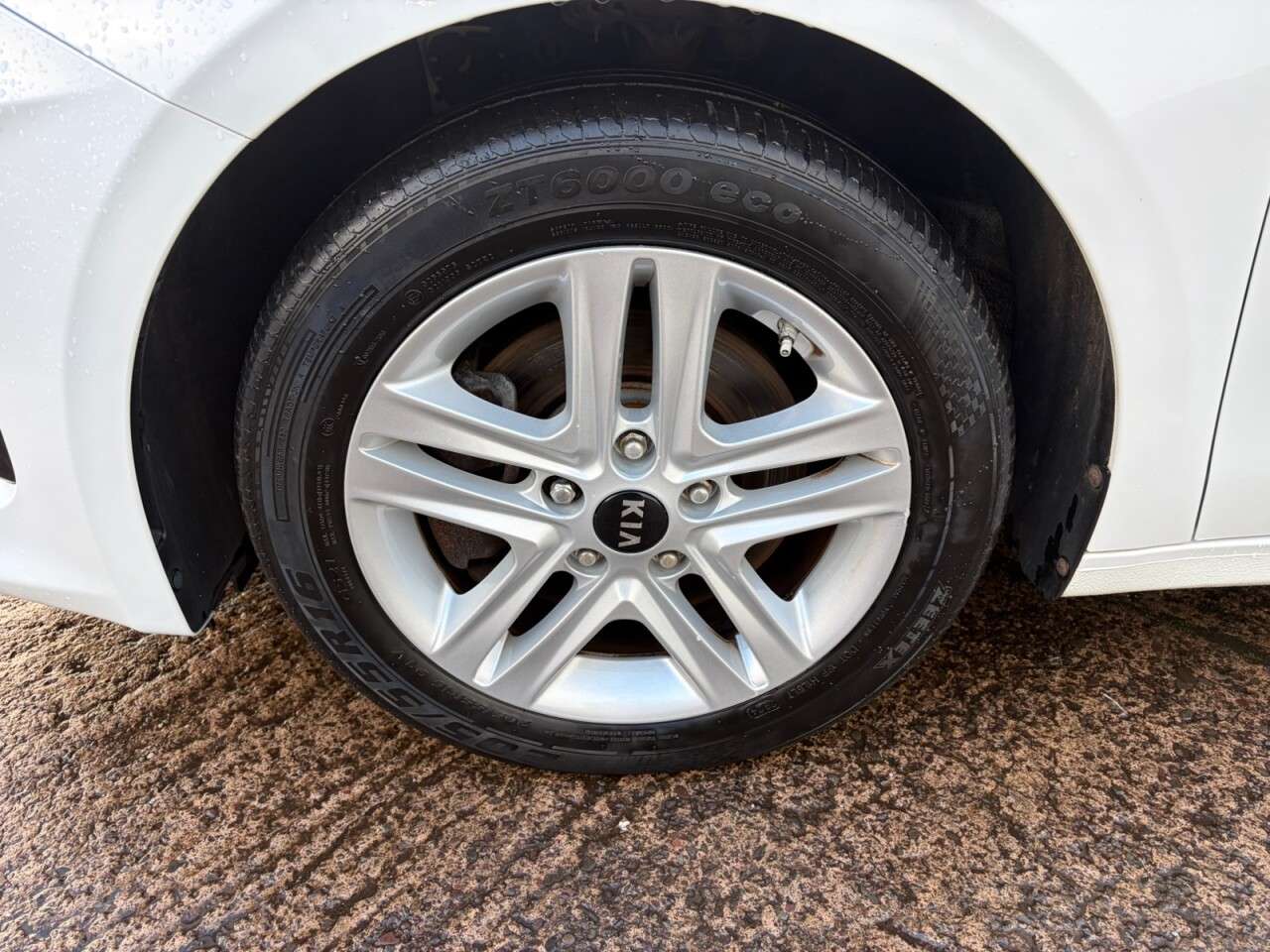 A 2018 KIA CEED 1.6 CRDi ECO 2 Hatchback 5dr Diesel Manual Euro 6 (s/s) (114 bhp) A 2018 KIA CEED 1.6 CRDi ECO 2 Hatchback 5dr Diesel Manual Euro 6 (s/s) (114 bhp)