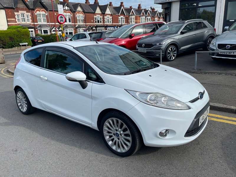 A 2011 FORD FIESTA TITANIUM A 2011 FORD FIESTA TITANIUM