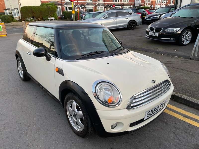 A 2009 MINI MINI COOPER A 2009 MINI MINI COOPER