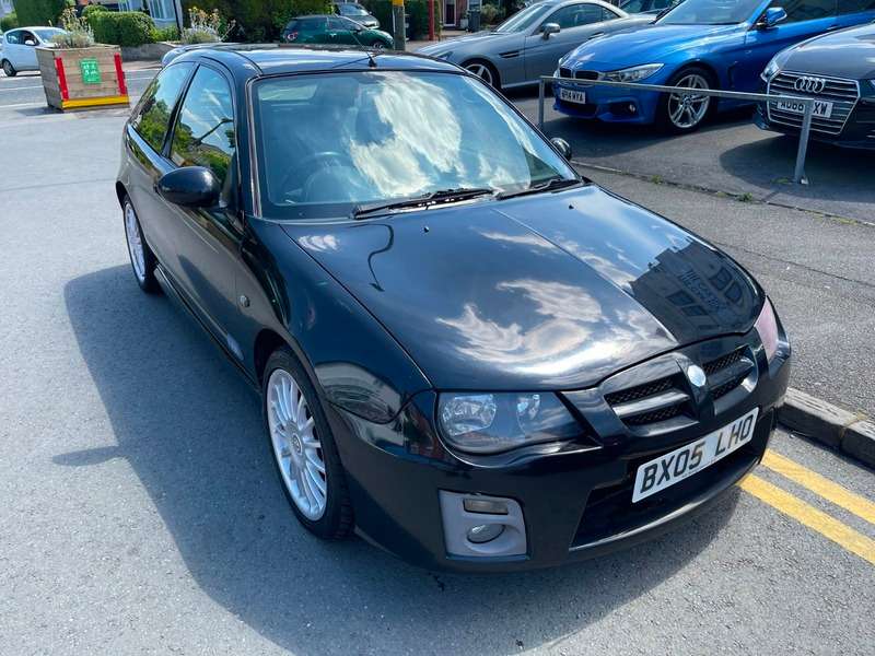 A 2005 ROVER MG ZR TD + A 2005 ROVER MG ZR TD +