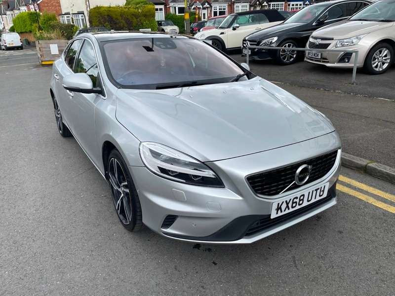 A 2018 VOLVO V40 D3 R-DESIGN PRO A 2018 VOLVO V40 D3 R-DESIGN PRO