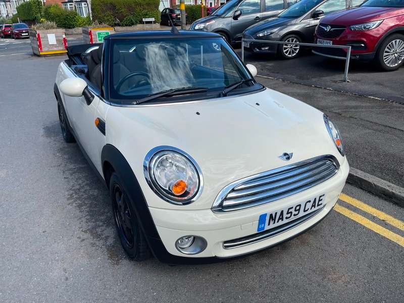 A 2009 MINI MINI COOPER A 2009 MINI MINI COOPER