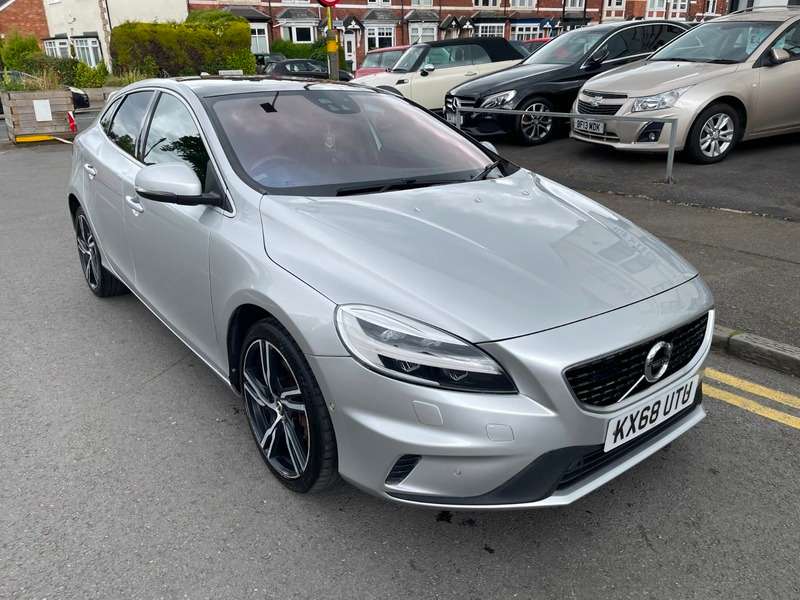 A 2018 VOLVO V40 D3 R-DESIGN PRO A 2018 VOLVO V40 D3 R-DESIGN PRO