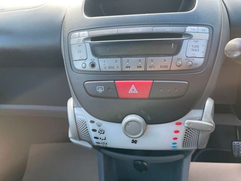 2011 PEUGEOT 107 2011 PEUGEOT 107