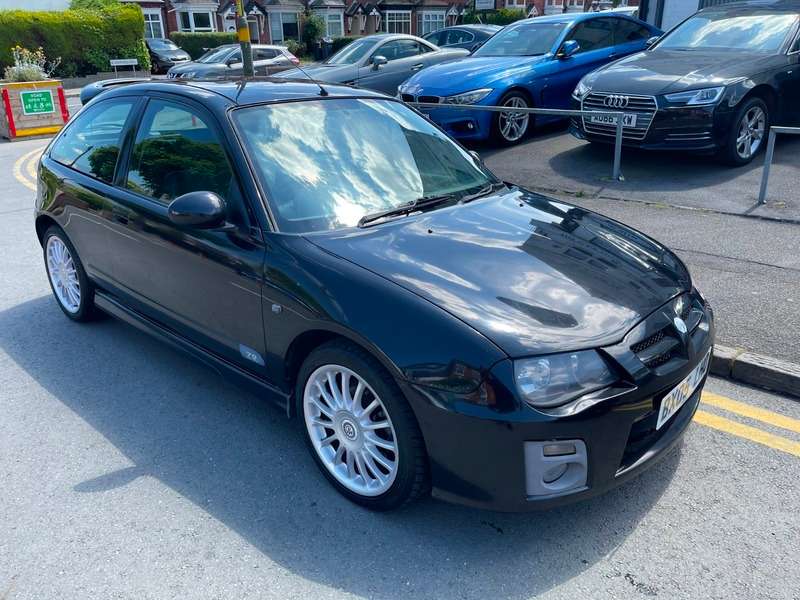 A 2005 ROVER MG ZR TD + A 2005 ROVER MG ZR TD +