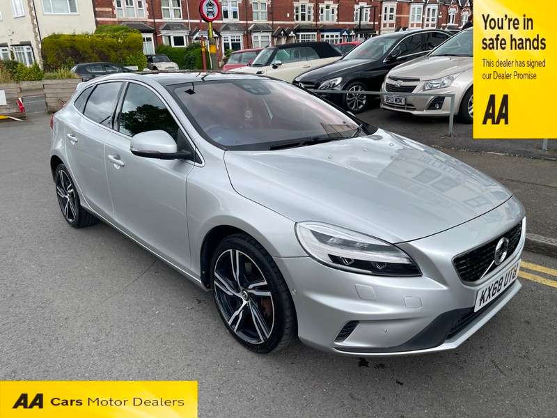 A 2018 VOLVO V40 D3 R-DESIGN PRO A 2018 VOLVO V40 D3 R-DESIGN PRO