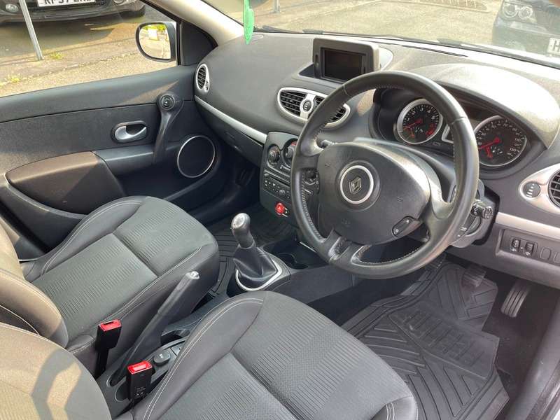 2011 RENAULT CLIO 2011 RENAULT CLIO