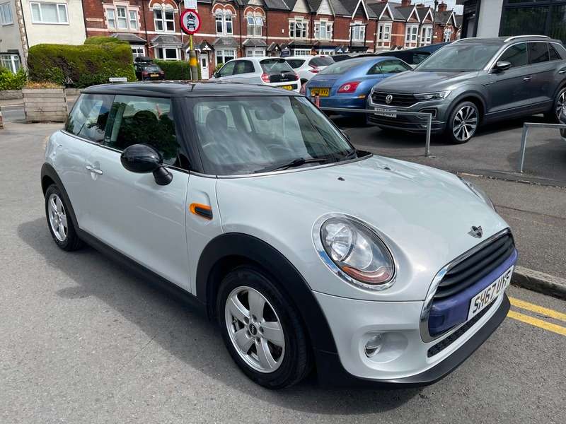 A 2017 MINI MINI COOPER A 2017 MINI MINI COOPER