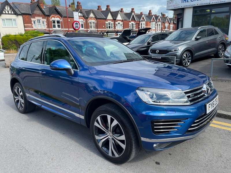 A 2016 VOLKSWAGEN TOUAREG V6 R-LINE TDI BLUEMOTION TECHNOLOGY A 2016 VOLKSWAGEN TOUAREG V6 R-LINE TDI BLUEMOTION TECHNOLOGY