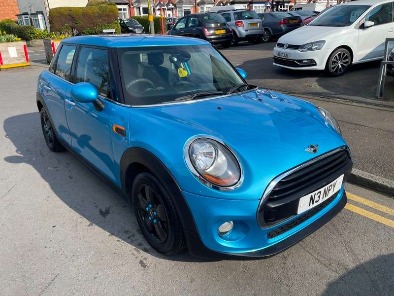 A 2015 MINI MINI ONE A 2015 MINI MINI ONE