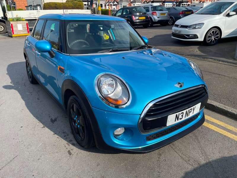 A 2015 MINI MINI ONE A 2015 MINI MINI ONE