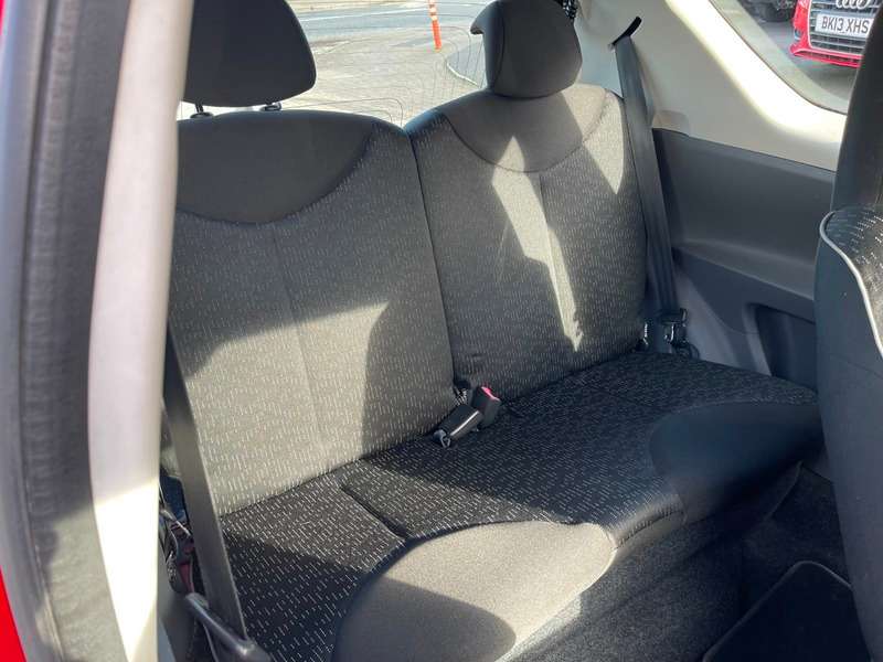 2011 PEUGEOT 107 2011 PEUGEOT 107