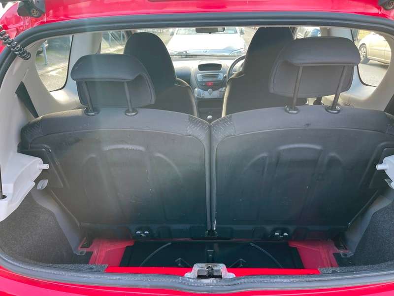 2011 PEUGEOT 107 2011 PEUGEOT 107