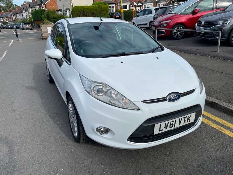A 2011 FORD FIESTA TITANIUM A 2011 FORD FIESTA TITANIUM