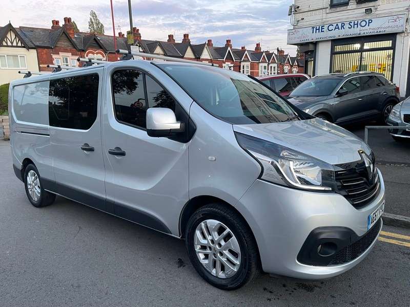 A 2017 RENAULT TRAFIC LL29 SPORT NAV ENERGY DCI CREW A 2017 RENAULT TRAFIC LL29 SPORT NAV ENERGY DCI CREW