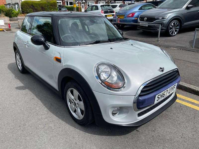 A 2017 MINI MINI COOPER A 2017 MINI MINI COOPER