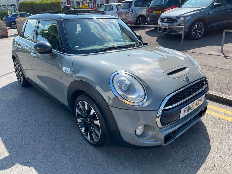 A 2015 MINI MINI COOPER SD A 2015 MINI MINI COOPER SD