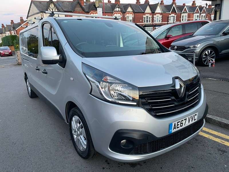 A 2017 RENAULT TRAFIC LL29 SPORT NAV ENERGY DCI CREW A 2017 RENAULT TRAFIC LL29 SPORT NAV ENERGY DCI CREW