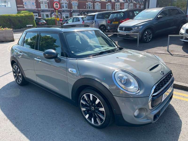 A 2015 MINI MINI COOPER SD A 2015 MINI MINI COOPER SD