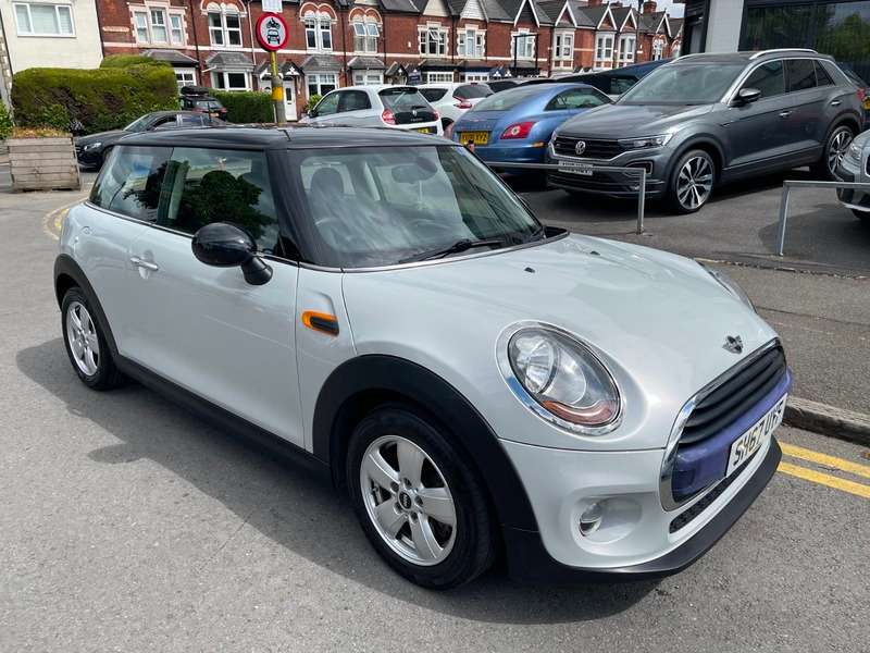 A 2017 MINI MINI COOPER A 2017 MINI MINI COOPER