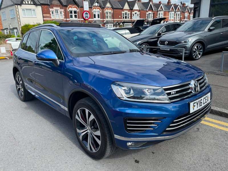 A 2016 VOLKSWAGEN TOUAREG V6 R-LINE TDI BLUEMOTION TECHNOLOGY A 2016 VOLKSWAGEN TOUAREG V6 R-LINE TDI BLUEMOTION TECHNOLOGY