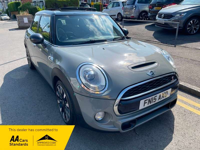 A 2015 MINI MINI COOPER SD A 2015 MINI MINI COOPER SD