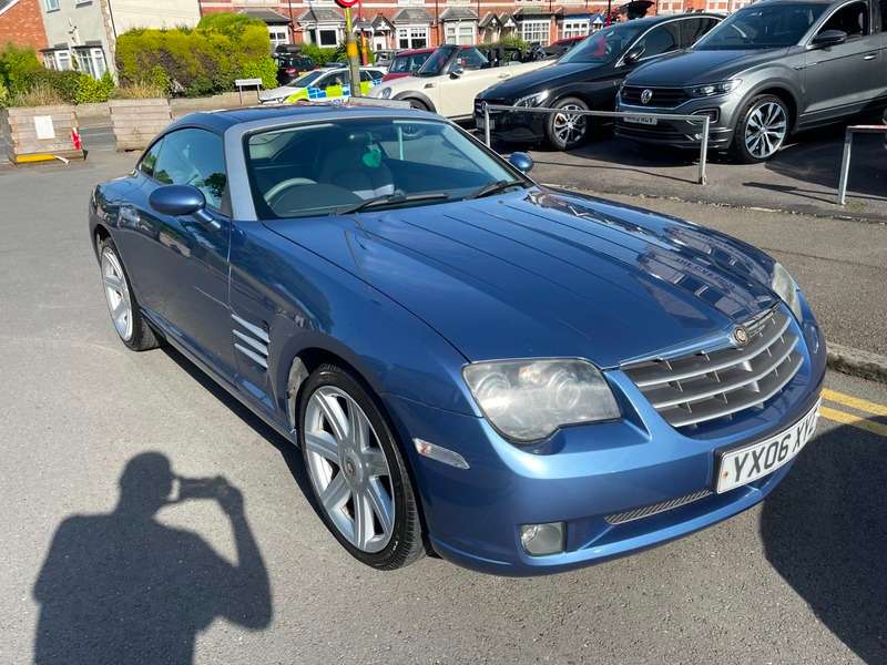 A 2006 CHRYSLER CROSSFIRE V6 A 2006 CHRYSLER CROSSFIRE V6