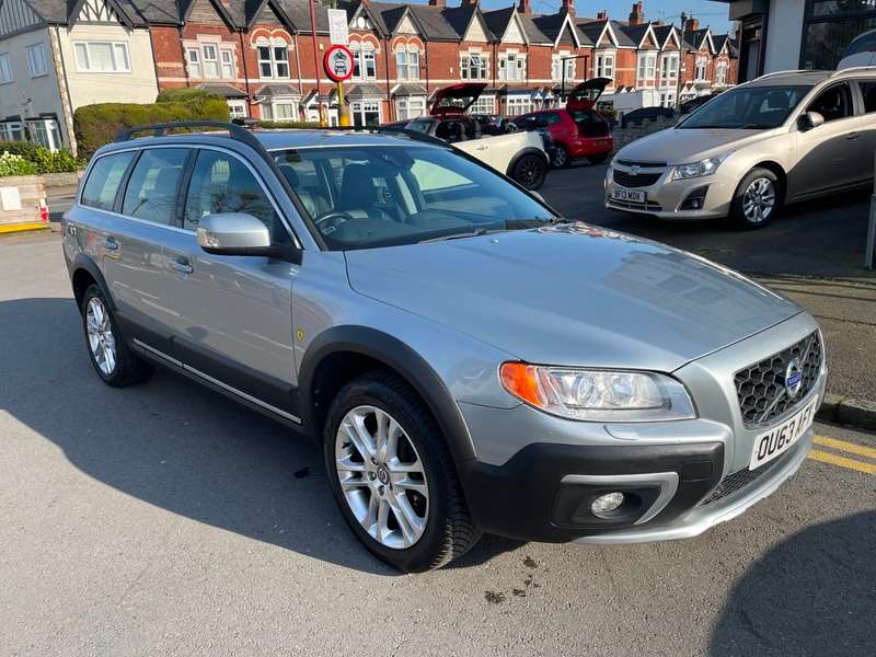 A 2013 VOLVO XC70 D5 SE LUX AWD A 2013 VOLVO XC70 D5 SE LUX AWD