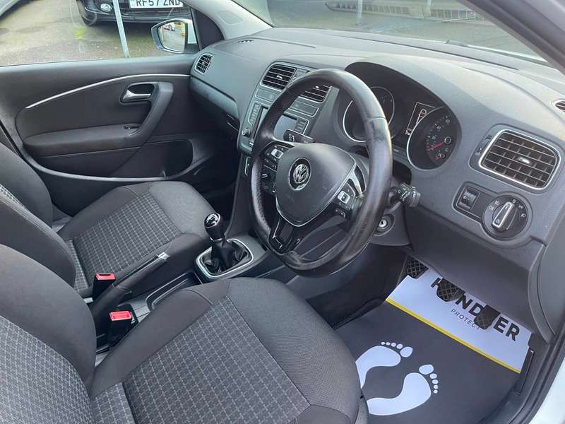 null VOLKSWAGEN POLO null VOLKSWAGEN POLO