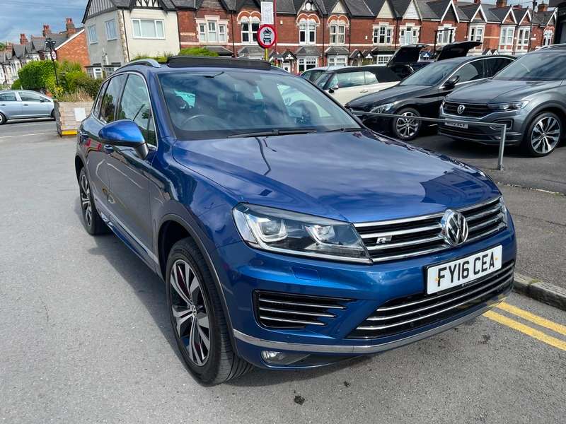 A 2016 VOLKSWAGEN TOUAREG V6 R-LINE TDI BLUEMOTION TECHNOLOGY A 2016 VOLKSWAGEN TOUAREG V6 R-LINE TDI BLUEMOTION TECHNOLOGY