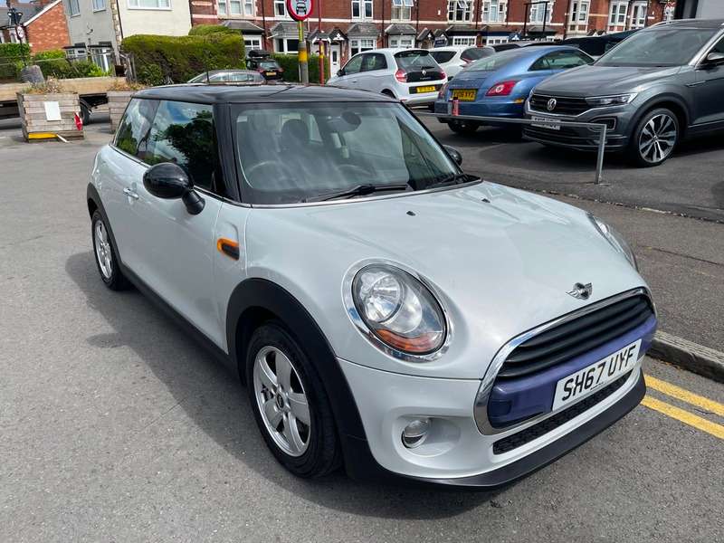 A 2017 MINI MINI COOPER A 2017 MINI MINI COOPER