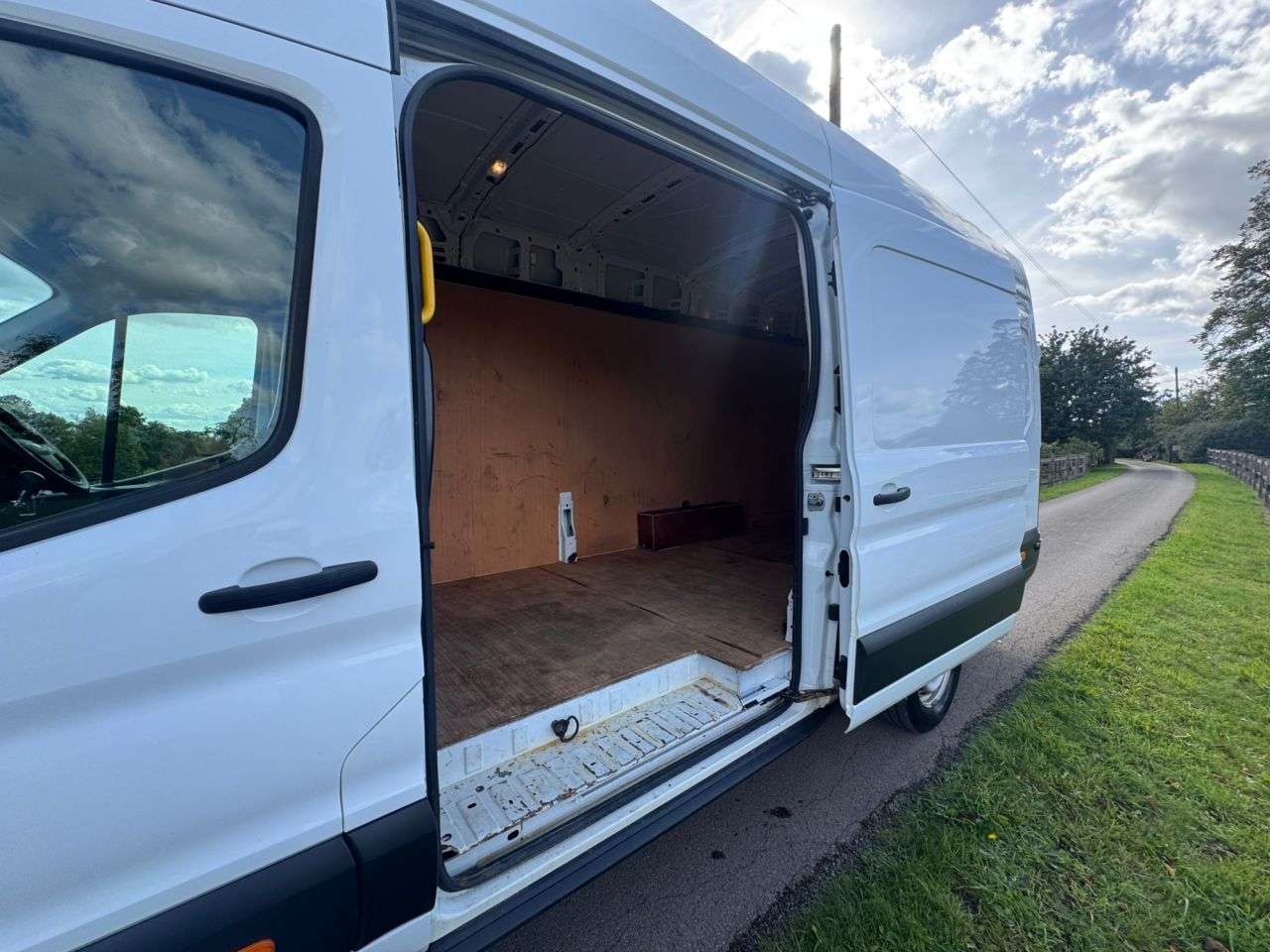 A 2020 FORD TRANSIT 2.0 350 EcoBlue Leader Panel Van 5dr Diesel Manual RWD L4 H3 Euro 6 (s/s) ( A 2020 FORD TRANSIT 2.0 350 EcoBlue Leader Panel Van 5dr Diesel Manual RWD L4 H3 Euro 6 (s/s) (