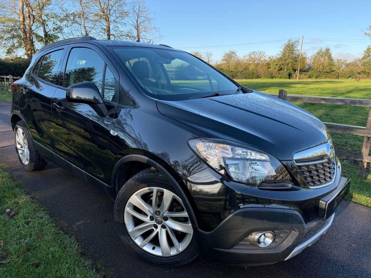 A 2016 VAUXHALL MOKKA 1.6i Exclusiv SUV 5dr Petrol Manual 2WD Euro 6 (s/s) (115 ps) LOW MILEAGE, A 2016 VAUXHALL MOKKA 1.6i Exclusiv SUV 5dr Petrol Manual 2WD Euro 6 (s/s) (115 ps) LOW MILEAGE,