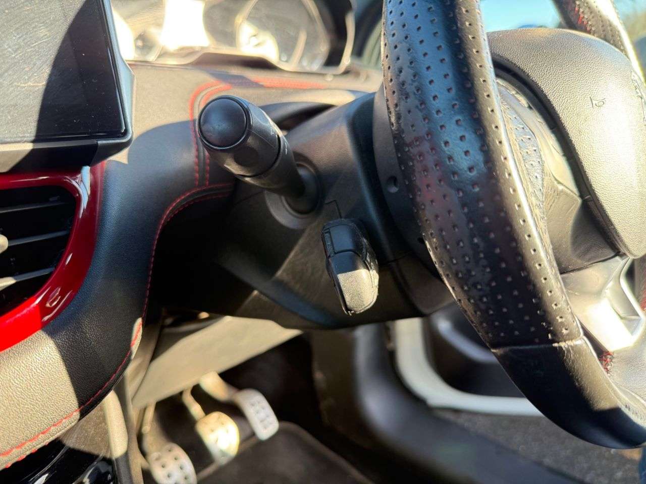 2014 PEUGEOT 208 2014 PEUGEOT 208