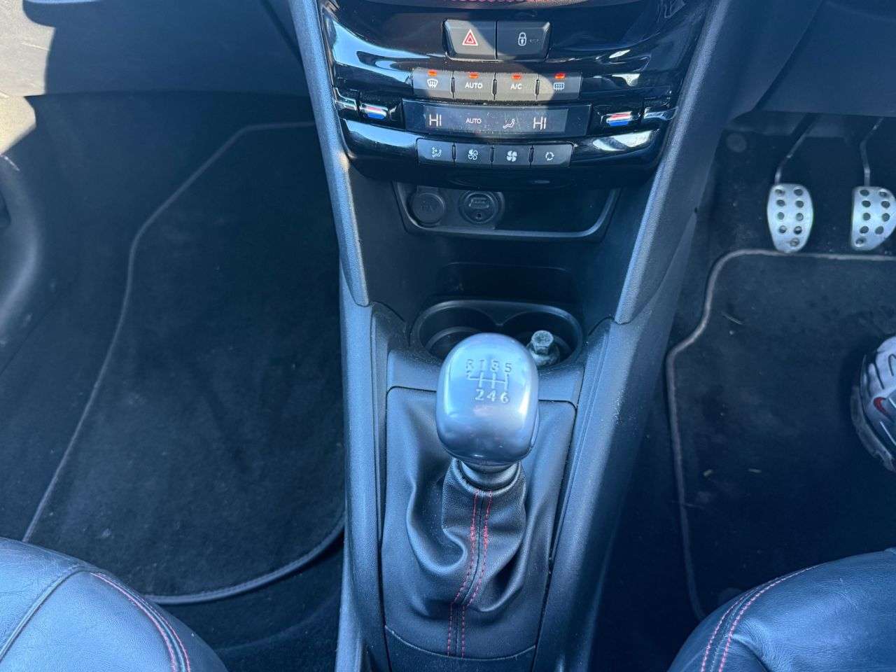 2014 PEUGEOT 208 2014 PEUGEOT 208