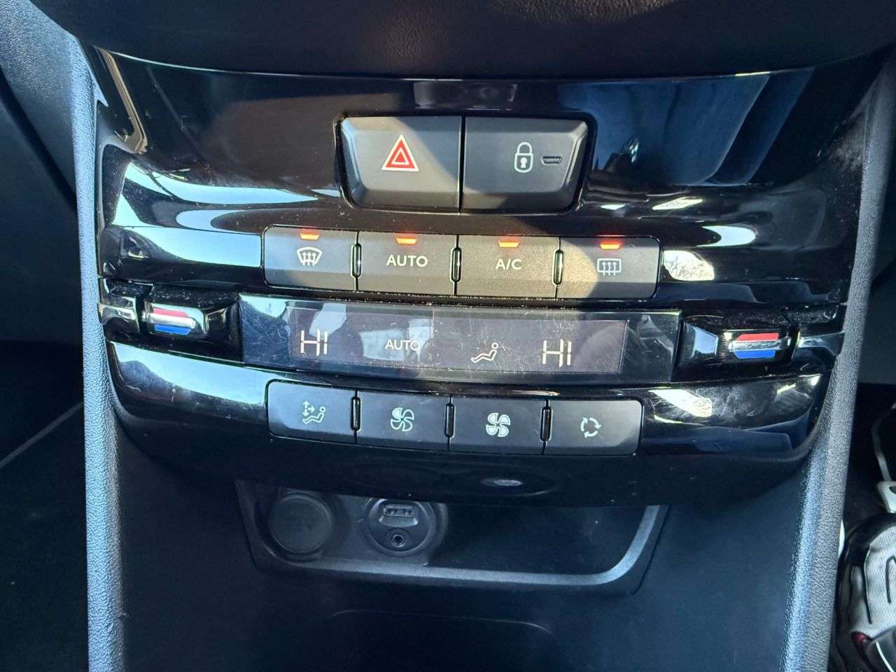 2014 PEUGEOT 208 2014 PEUGEOT 208