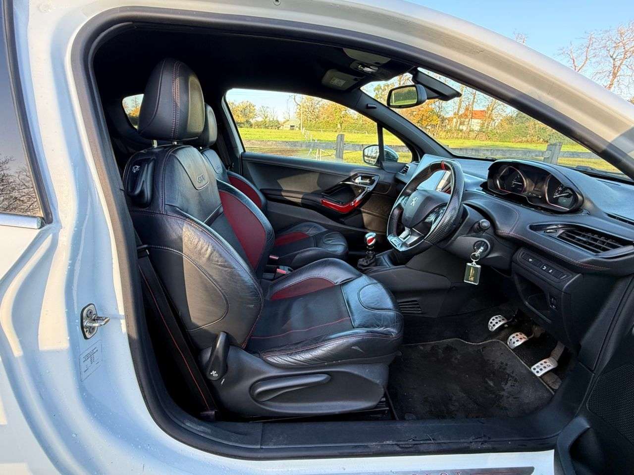 2014 PEUGEOT 208 2014 PEUGEOT 208