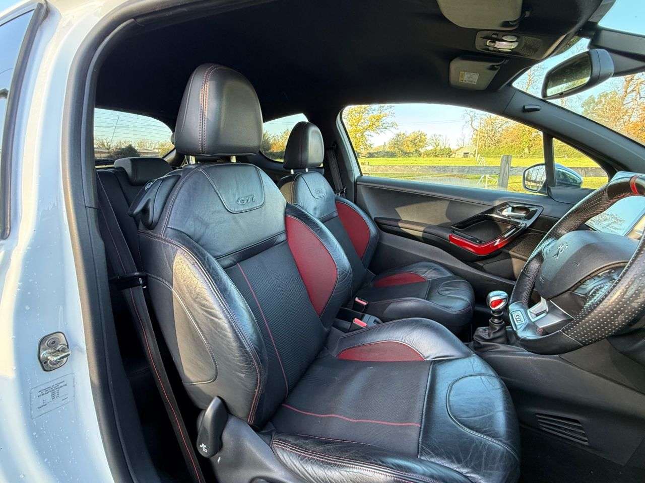 2014 PEUGEOT 208 2014 PEUGEOT 208