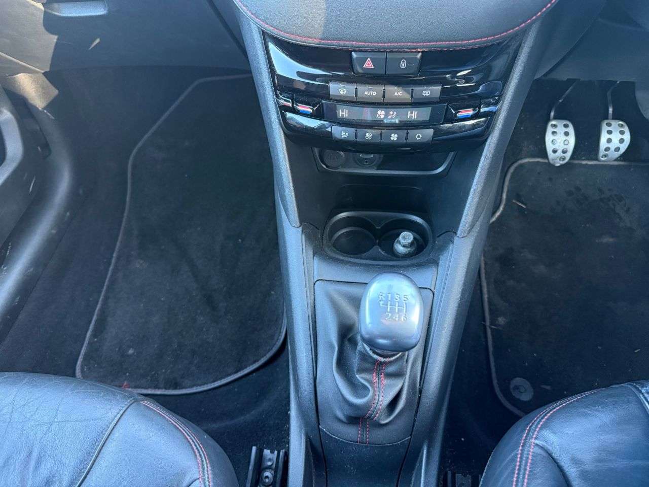 2014 PEUGEOT 208 2014 PEUGEOT 208