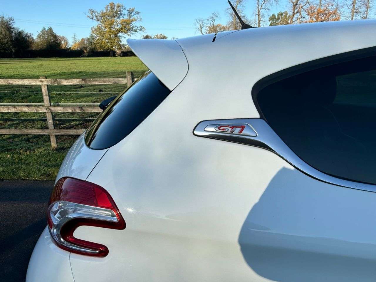 2014 PEUGEOT 208 2014 PEUGEOT 208